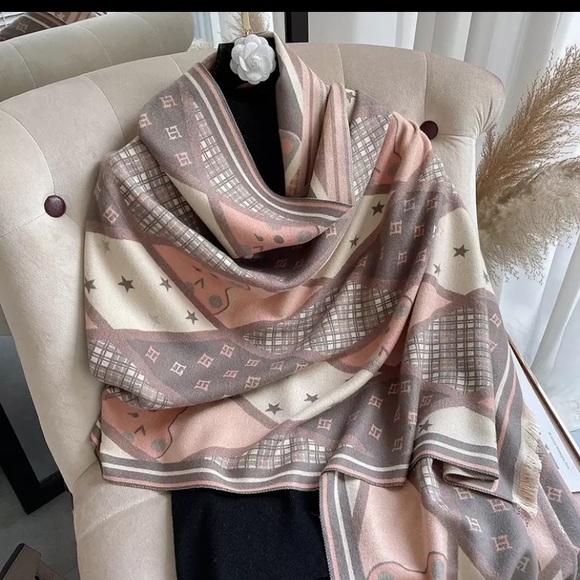 Scarf - Picture 1 of 4